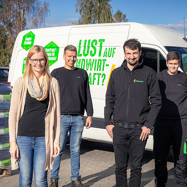 Gruppe von Auszubildenden und Studenten